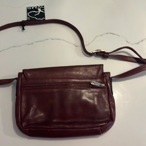 NWT Joanel Canada genuine leather crossbody bag 6 zip pockets, 1 flap inside - Picture 10 of 16